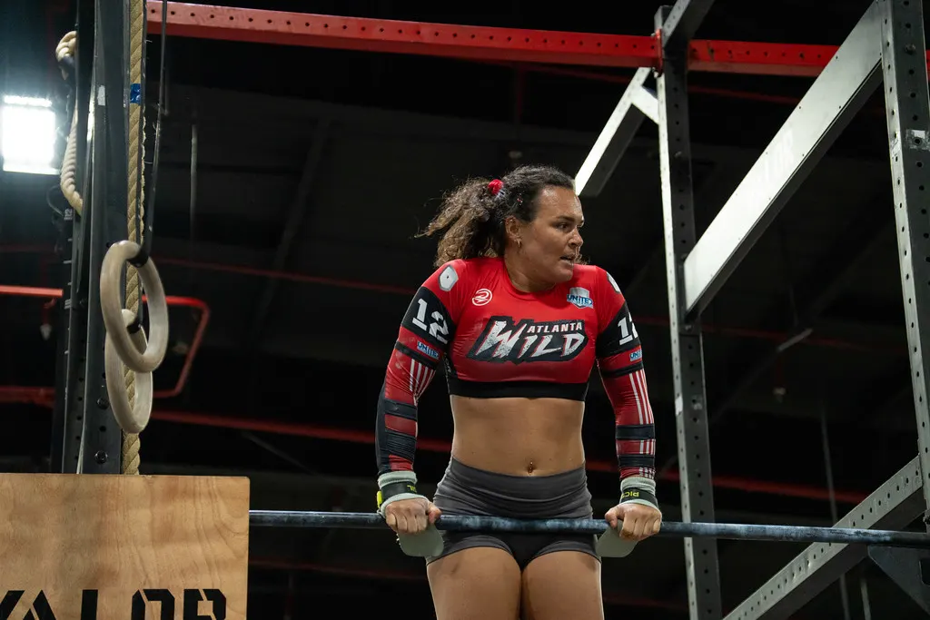Anna Dunn bar muscle up