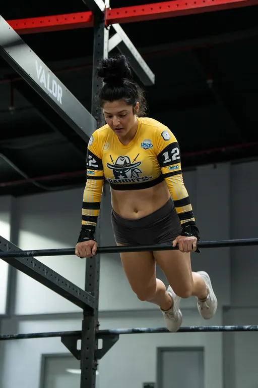 Taylor Krippner bar muscle up