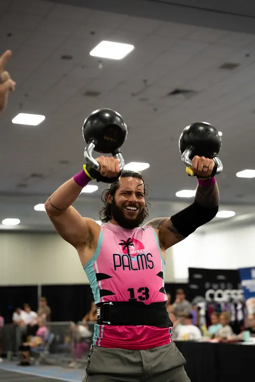 Artur Cabral kettlebell clean