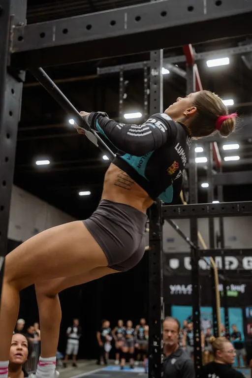 Paula Leyes toes to bar