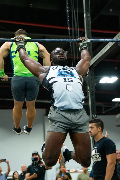 Dylan Fullwood bar muscle up