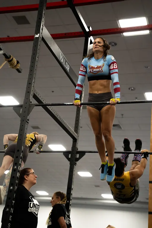Lucy Saltmarsh bar muscle up